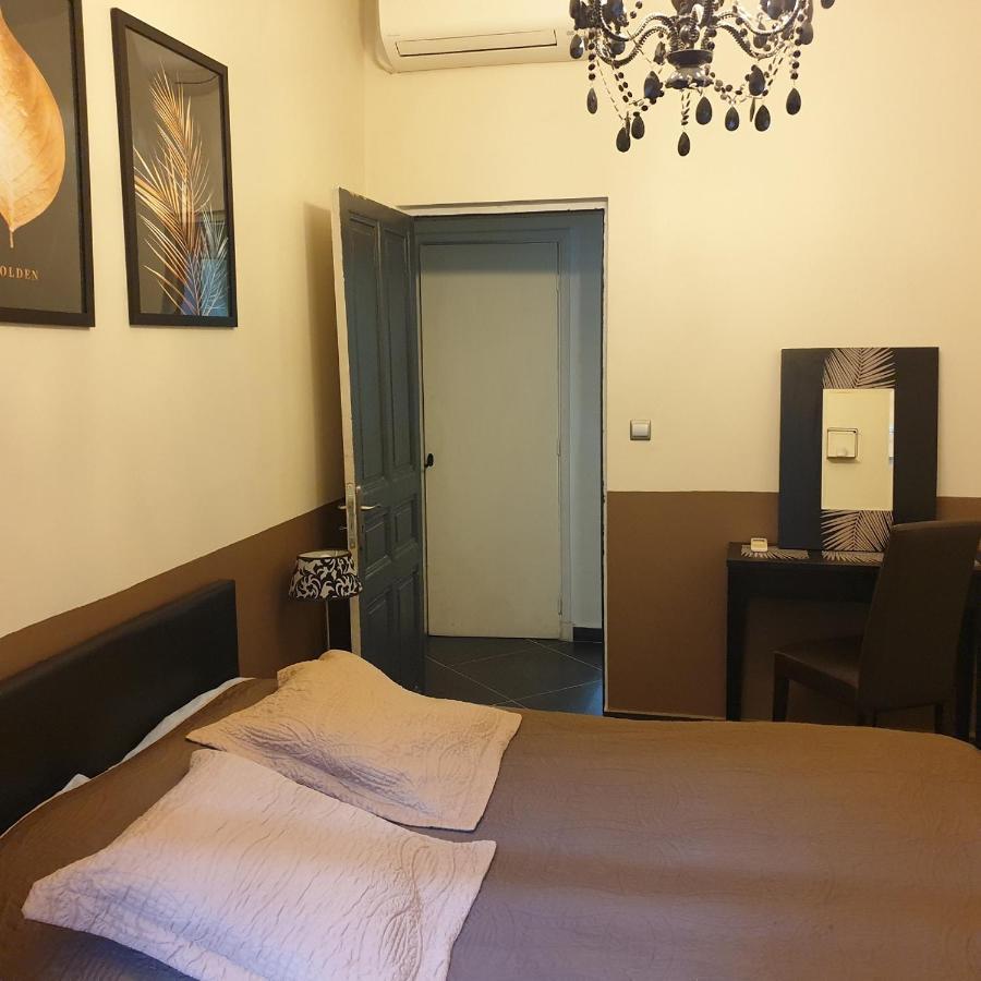 Appartement Intra Muros 8 Personnes Climatise Wifi Stationnement Facile Avignon Bagian luar foto